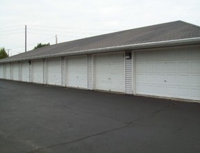 LAKESHORE PARK APARTMENTS in Two Rivers, WI - Building Photo - Building Photo