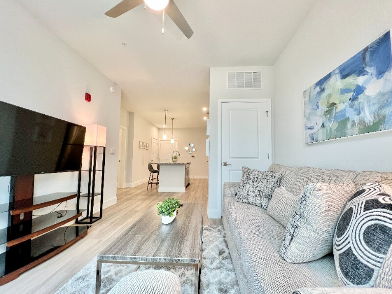 8985 Bertha Palmer Blvd-Unit -#411 in Temple Terrace, FL - Building Photo