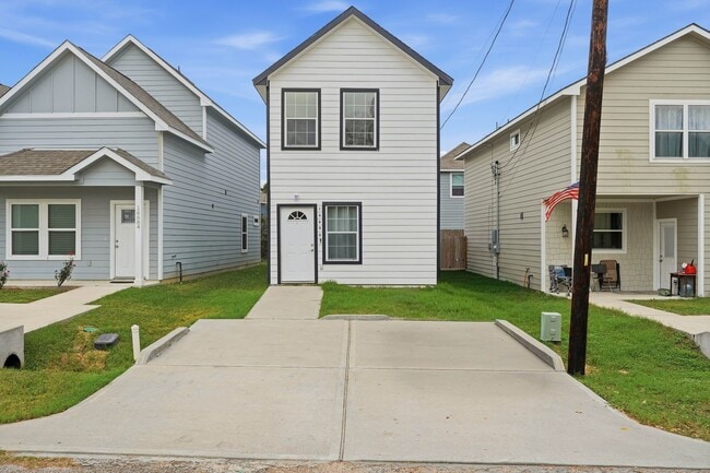 property at 16680 E Ivanhoe St