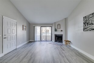 930 N Sloan Ln in Las Vegas, NV - Building Photo