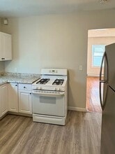 32 Quequechan St, Unit 2 in Fall River, MA - Foto de edificio - Building Photo