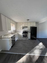 193 W Canterbury Dr in Jonesboro, GA - Building Photo - Building Photo