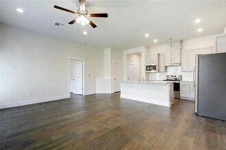 13501 Metric Blvd in Austin, TX - Building Photo - Building Photo