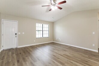 1988 Ashton St in Middleburg, FL - Foto de edificio - Building Photo