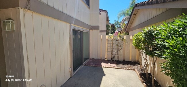 11430 Florindo Rd in San Diego, CA - Building Photo - Building Photo