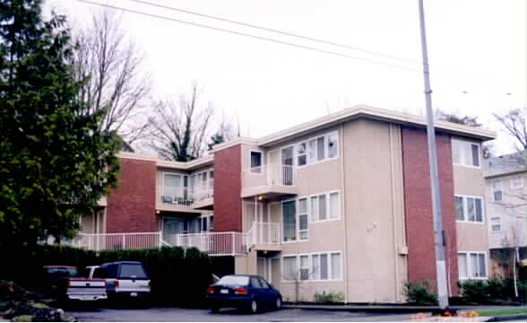 Capital East Apartments in Seattle, WA - Building Photo