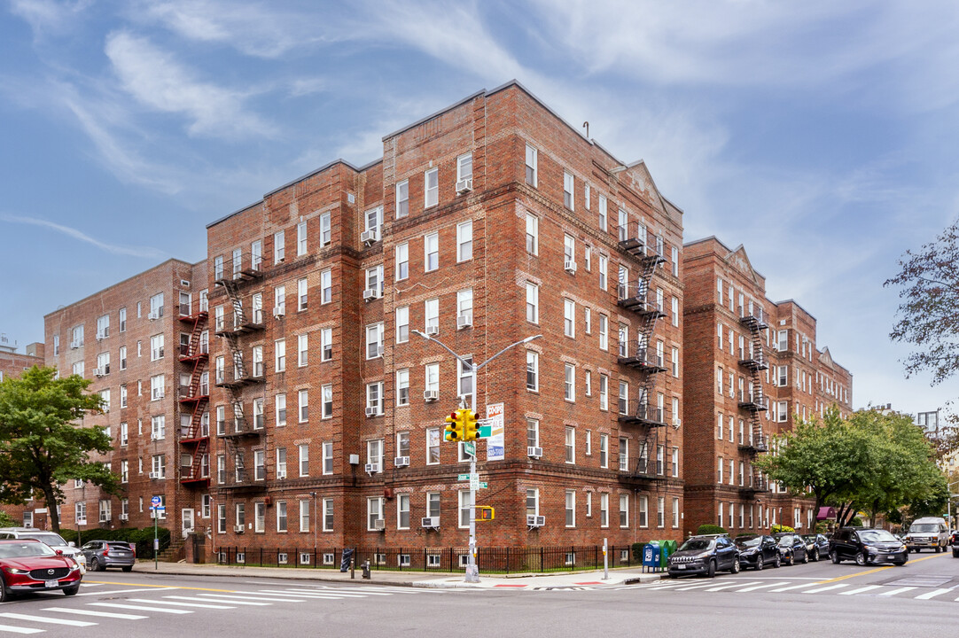 1900 Quentin Rd in Brooklyn, NY - Building Photo