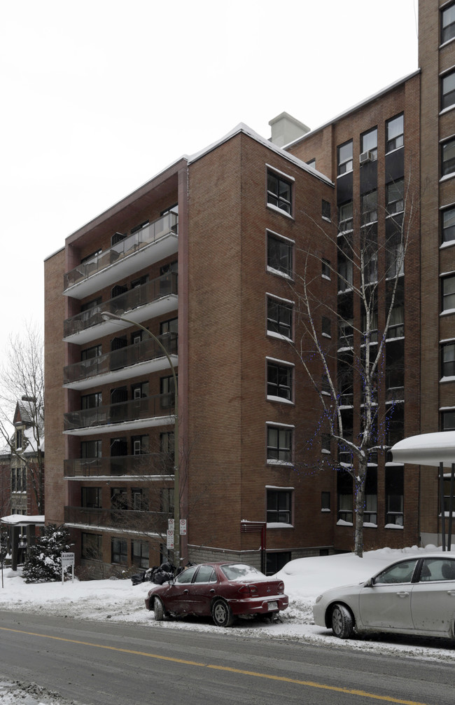 Le Crillon in Montréal, QC - Building Photo - Building Photo