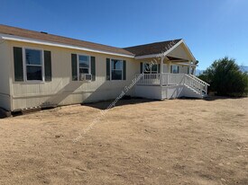 43438 170th St E in Lancaster, CA - Building Photo