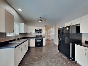 8601 Sycamore Ct in Fox Lake, IL - Building Photo - Building Photo
