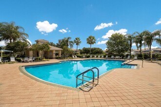 3402 Parkridge Cir in Sarasota, FL - Building Photo - Building Photo