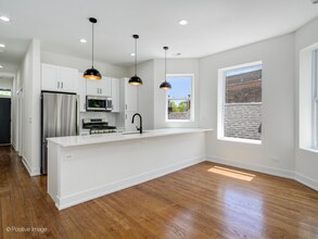 1633 N Francisco Ave in Chicago, IL - Building Photo - Building Photo