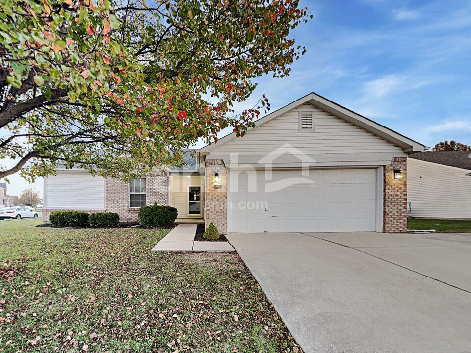 894 Windsor Ln in Danville, IN - Foto de edificio