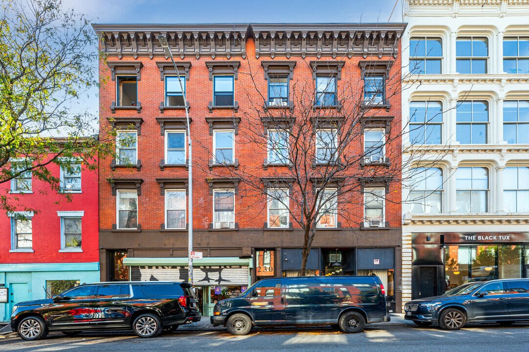 234 Grand St in Brooklyn, NY - Building Photo