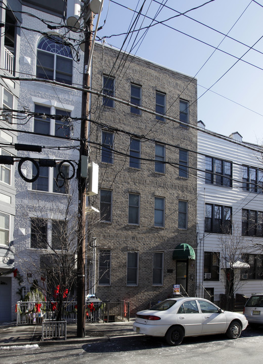 605 Jefferson St in Hoboken, NJ - Building Photo