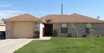 Aurrora Meadows in Eagle Pass, TX - Building Photo