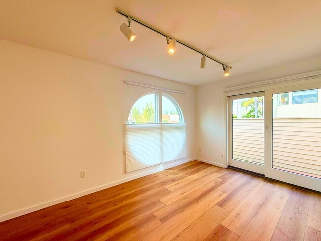 7585 Eads Ave in San Diego, CA - Building Photo - Building Photo