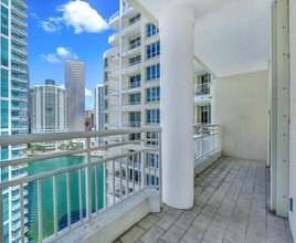 888 Brickell Key Dr, Unit 2201 in Miami, FL - Building Photo - Building Photo