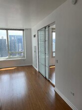 33 W Ontario St, Unit 44B in Chicago, IL - Building Photo - Building Photo