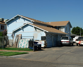 758-810 S Adler Ave in Fresno, CA - Building Photo - Building Photo