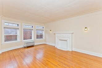 6660 N Damen Ave-Unit -6660-2E in Chicago, IL - Building Photo - Building Photo