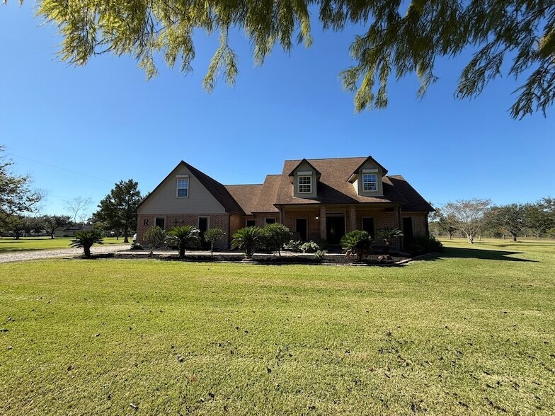 5828 Avenue P in Santa Fe, TX - Building Photo