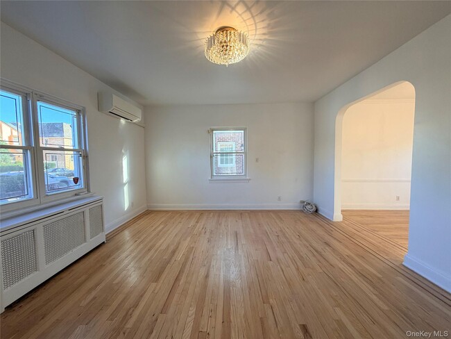 76-12 175th St in Queens, NY - Building Photo - Building Photo