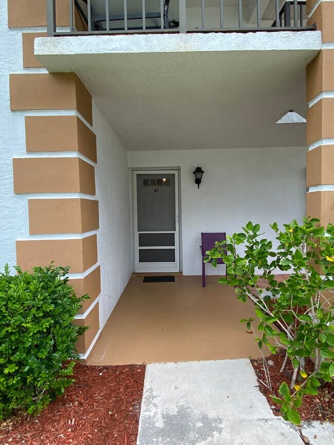 533 S Lakes End Dr in Fort Pierce, FL - Building Photo - Building Photo