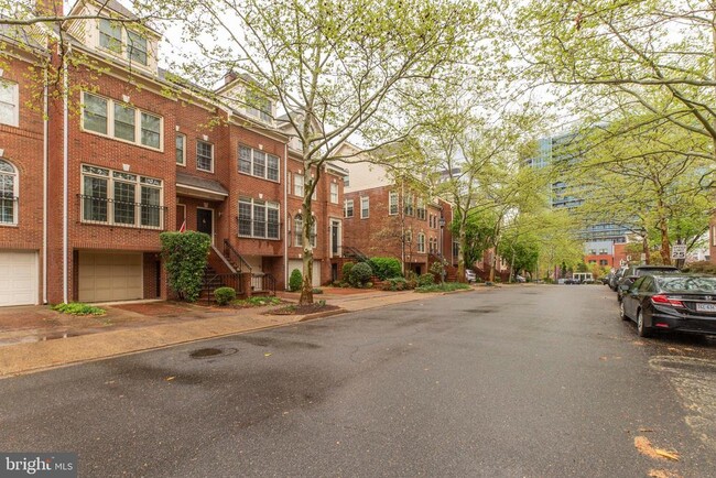 property at 1516 N Colonial Terrace