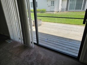 829 Pondview Ct in Schaumburg, IL - Building Photo - Building Photo