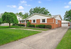 15W644 Patricia Ln in Elmhurst, IL - Building Photo