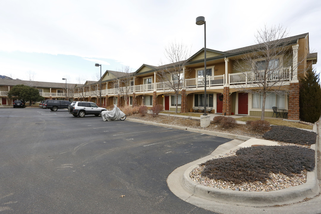 Pinon Glen in Boulder, CO - Building Photo