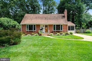 5605 Eastbourne Dr in Springfield, VA - Building Photo