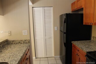 550 NW 114th Ave-Unit -103 in Doral, FL - Building Photo - Building Photo