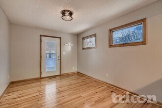 6921 Russell Ave S in Minneapolis, MN - Foto de edificio - Building Photo