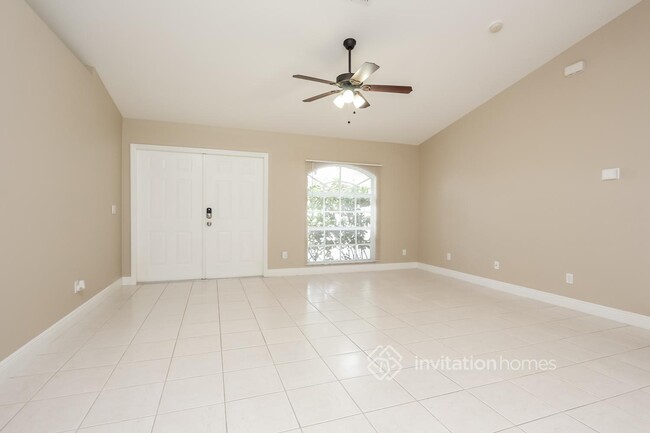 152 SE 4th St in Cape Coral, FL - Foto de edificio - Building Photo