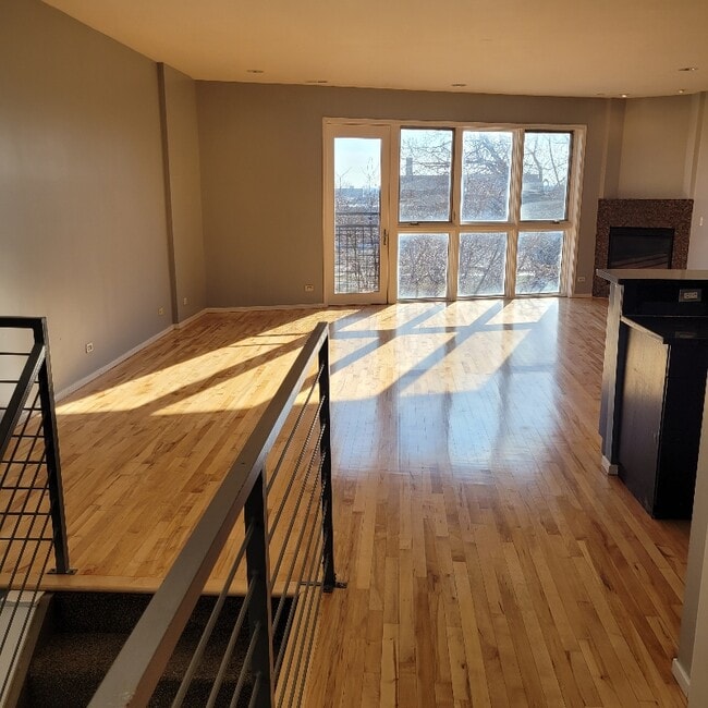 2440 W Madison St in Chicago, IL - Foto de edificio - Building Photo