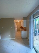 8255 Kingsbrook Rd in Houston, TX - Building Photo - Building Photo