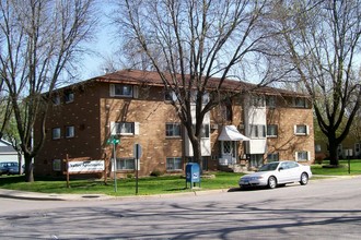 Valley Apartments in Shakopee, MN - Building Photo - Building Photo