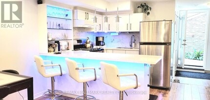 928 Wayne Dr in Newmarket, ON - Building Photo - Building Photo