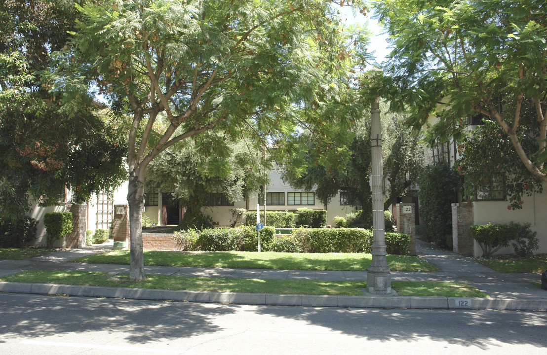 118-122 S Mission Dr in San Gabriel, CA - Foto de edificio