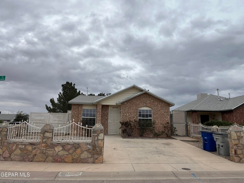 12420 Tierra Mesa Ct in El Paso, TX - Building Photo
