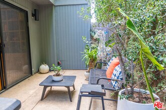 880 Hilldale Ave in West Hollywood, CA - Building Photo - Building Photo