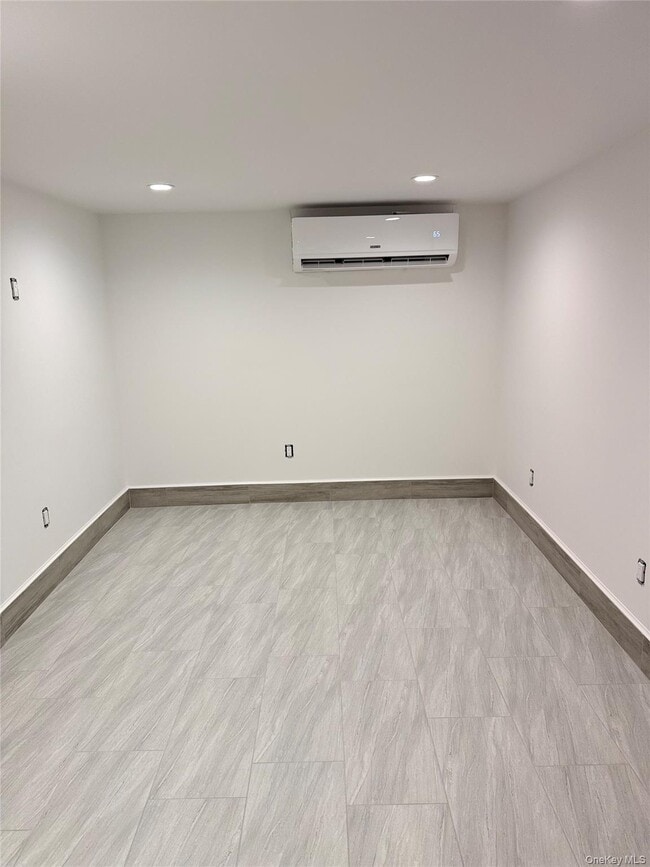 174 Whittier Ave in North Babylon, NY - Building Photo - Building Photo