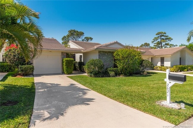property at 2621 SW Egret Pond Cir