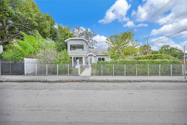 150 NE 50th St in Miami, FL - Building Photo - Building Photo