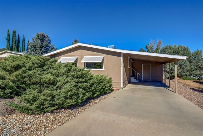property at 3060 Emerson Dr