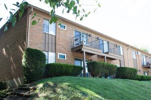 2715 Riverside Dr, Unit B in Dayton, OH - Building Photo