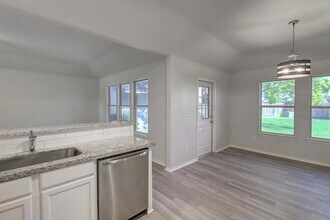 7605 Cougar Dr in Corpus Christi, TX - Building Photo - Building Photo