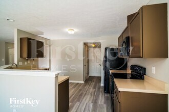 7234 Parklake Cir in Indianapolis, IN - Foto de edificio - Building Photo